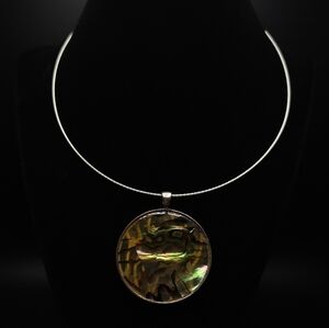 Vintage Mother of Pearl pendant wire choker necklace.